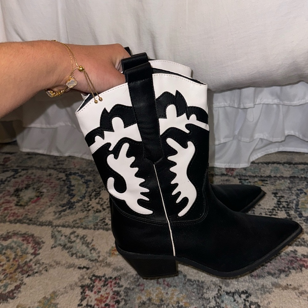 LEATHER CONTRAST COWBOY BOOTS